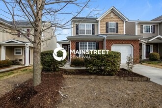 Building Photo - 3 Bedroom Pet-Friendly Home in Charlotte, NC with Main Street Renewal