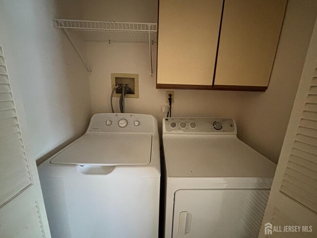 Building Photo - 62 Colleen Ct