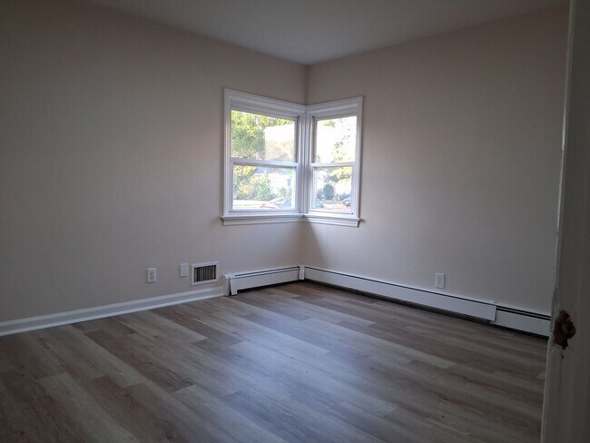 Building Photo - SINGLE HOUSE FOR RENT $2000