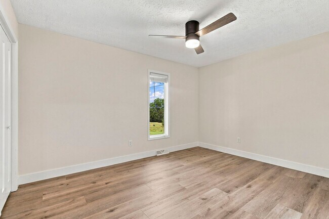 Building Photo - 117 Ridgeview Dr