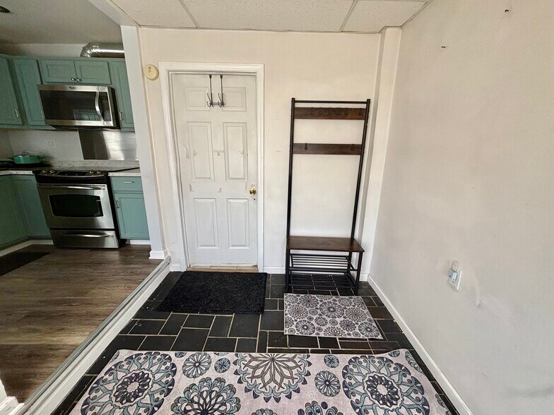 Building Photo - 340 W 26th St