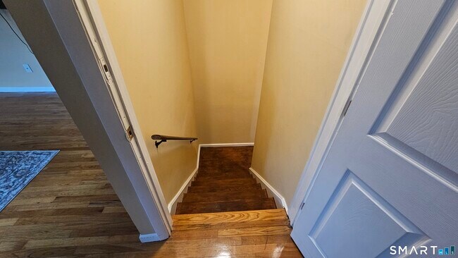 Building Photo - 295 Bartlett St