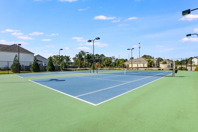 Building Photo - Like New - First Class Amenities