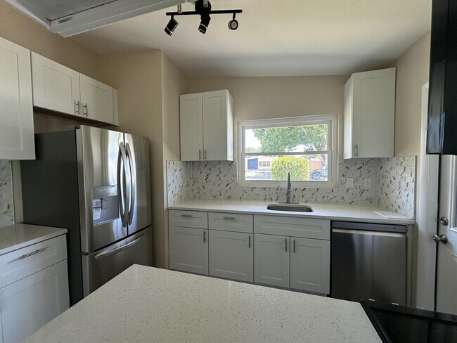 Building Photo - 3335 Dudley St