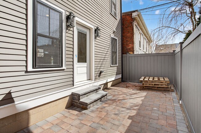 Building Photo - 17 Allston St