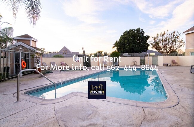 Building Photo - Townhome - 3 Bedrooms-2.5 Baths - South Gate