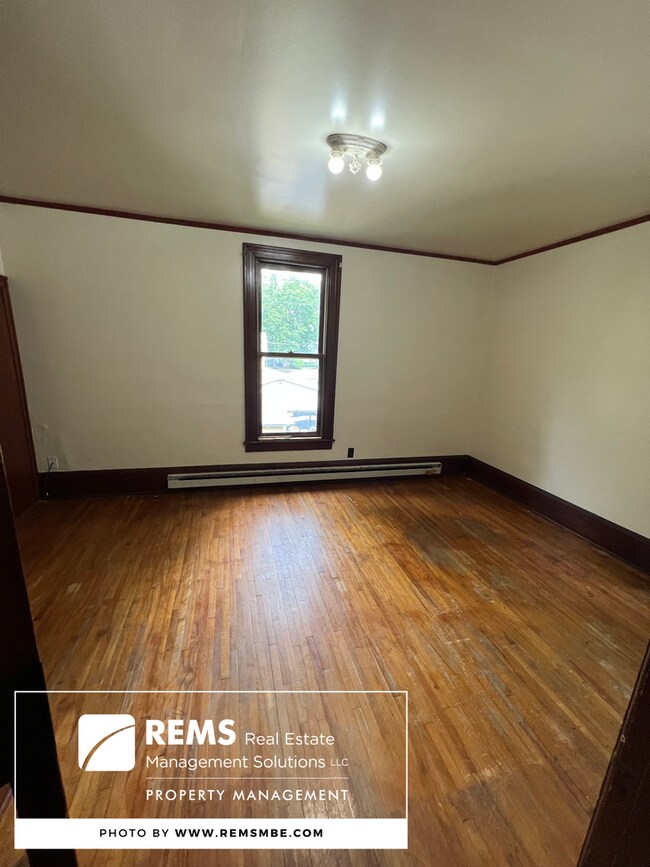 Building Photo - 407 2nd St