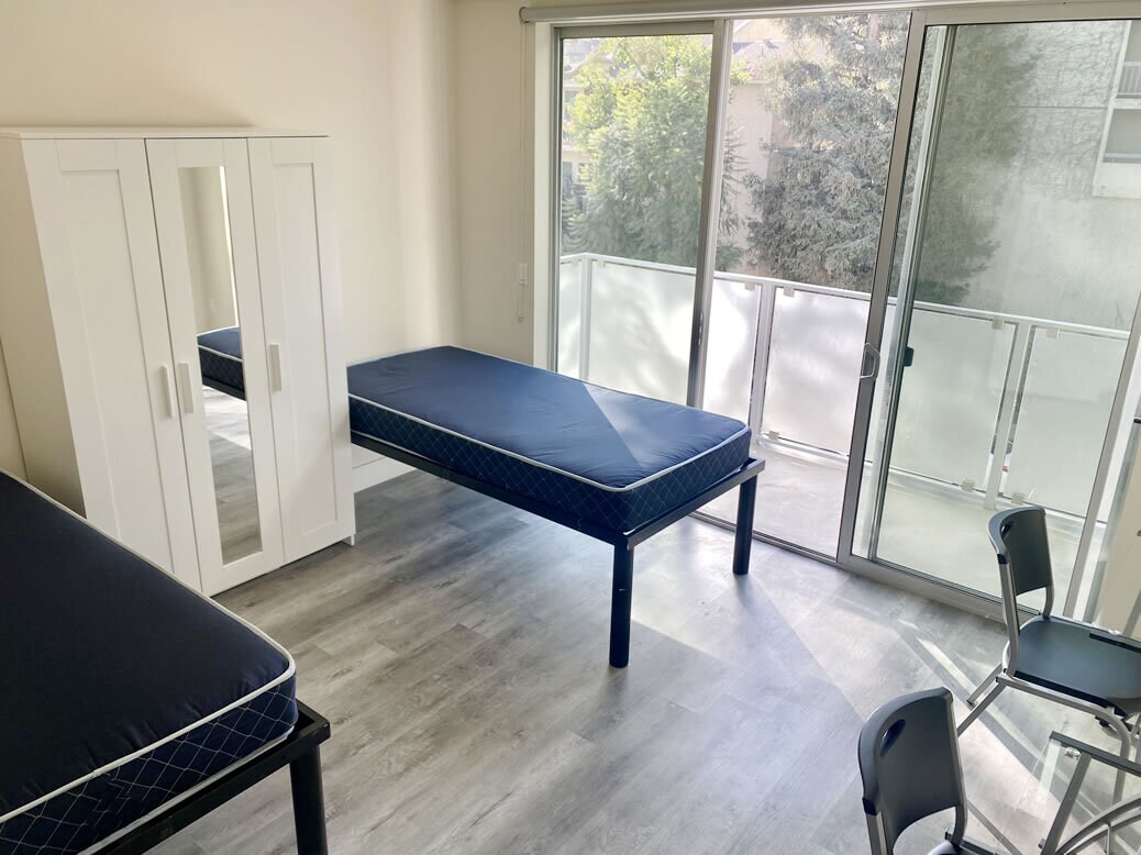 662 Kelton Bedroom with Balcony - 662 Kelton Ave
