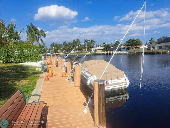 Building Photo - 110 Cypress Club Dr