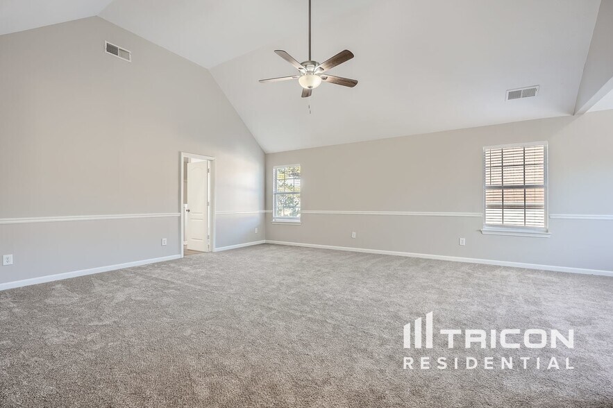 Building Photo - 3735 Renfroe Ave