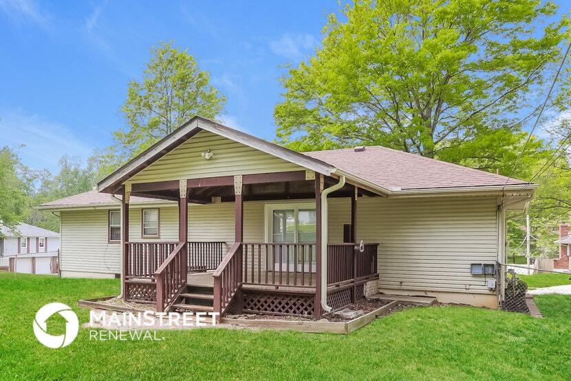 Building Photo - 701 N Redwood Dr