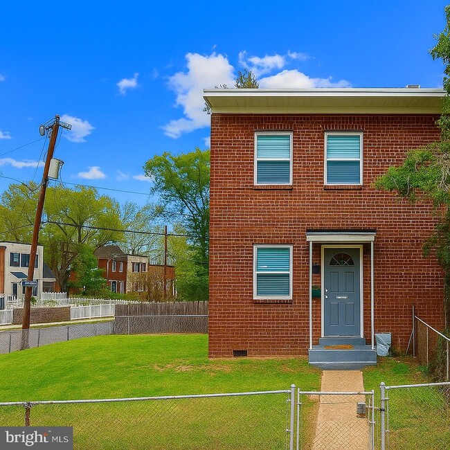 Primary Photo - 3611 Edison St