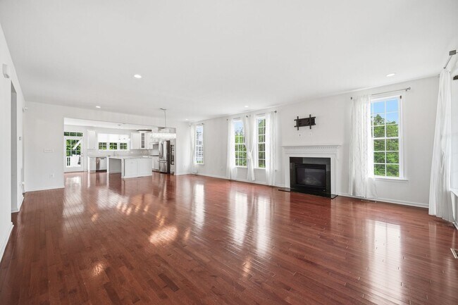 Building Photo - 24267 Purple Finch Dr