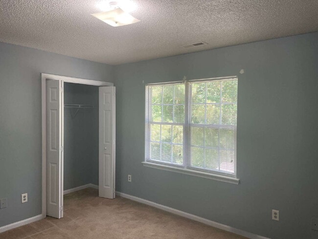 Building Photo - Two Bedroom, 1.5 Bath Townhome-201 Mesa Ln.