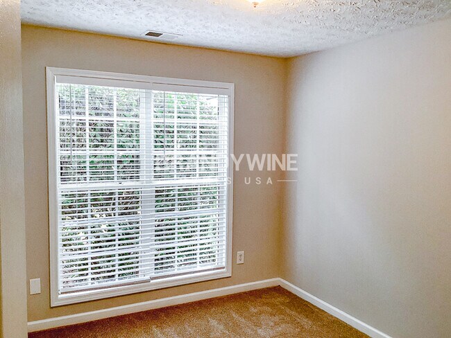 Building Photo - One month FREE RENT!!!