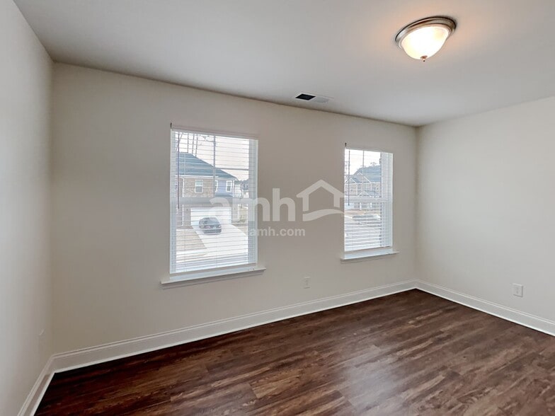 Building Photo - 600 Lk Vis Ct