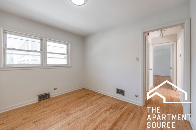 Building Photo - 1749 E 71st Pl