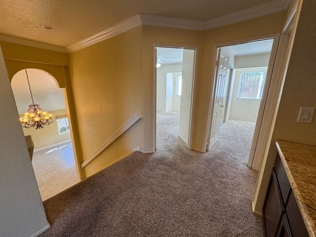 Building Photo - 4 Bedroom house with pool and amazing views