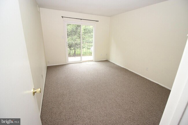 Building Photo - 2046 Jason Dr