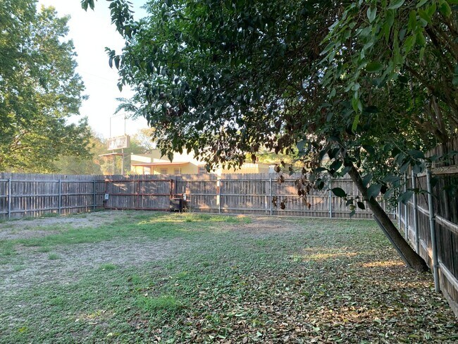 Building Photo - Craftsman Style House Walking Distance to ...