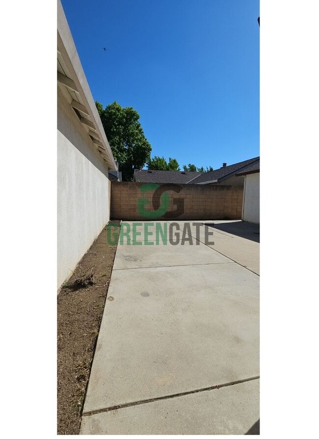 Building Photo - 3 BEDROOM 2 BATH HOME MOVE IN READY IN North MODESTO!