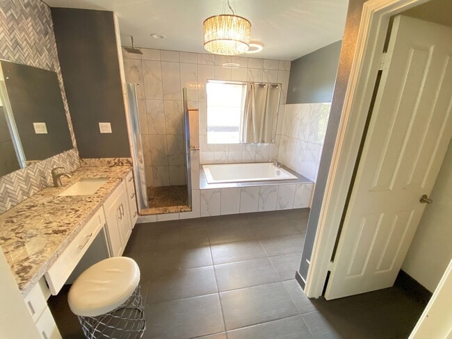 Building Photo - Wide Open Spaces – Renovated 5-Bedroom Hom...