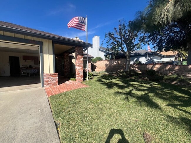 Building Photo - Beautiful 3 Bedroom, 2 Bathroom Sylmar Home! Ready for Move-In!