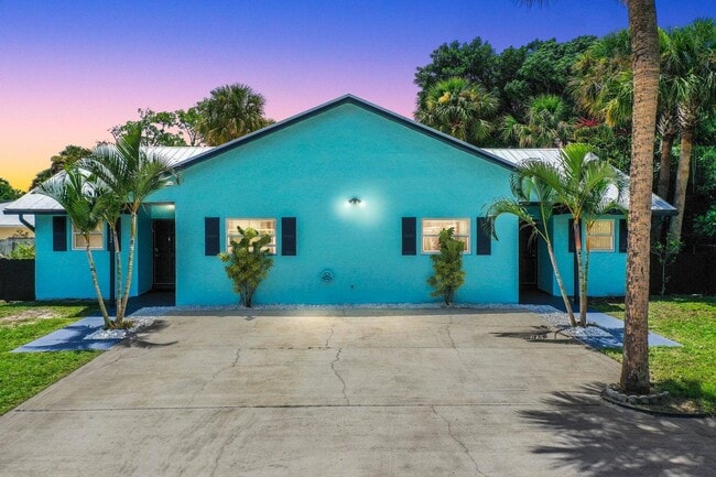 Building Photo - 2134 NE Pelican Terrace