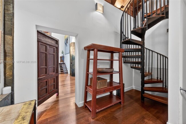 Building Photo - 14 W San Marino Dr