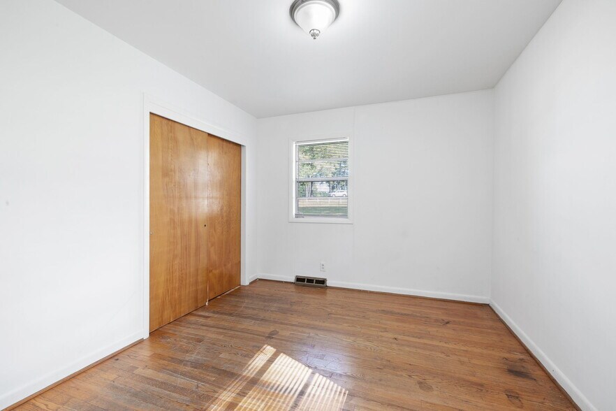 Bedroom 2 - 1319 Legend Rd