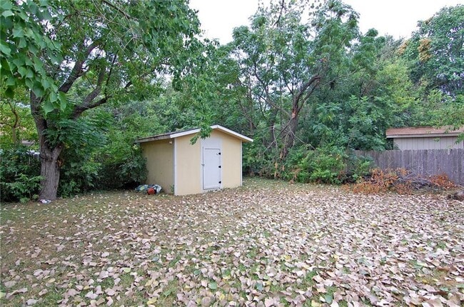 Building Photo - 10215 Missel Thrush Dr
