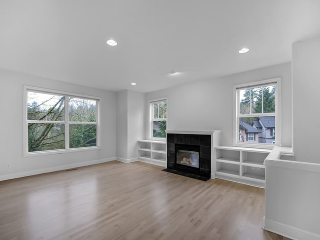 Building Photo - Gorgeous 4 Bed, 2.5 Bath House!