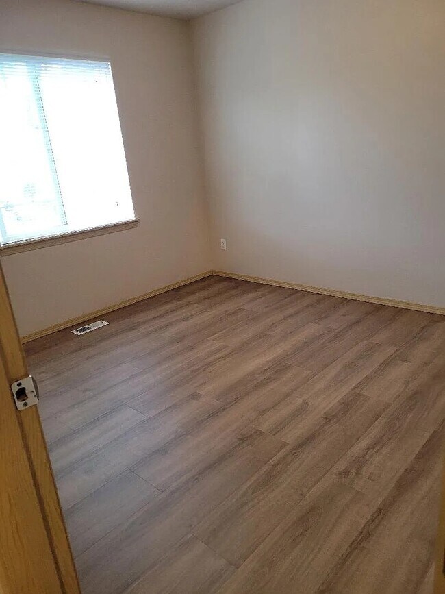 Building Photo - 18323-18313 13th Ave Ct E