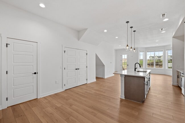 Building Photo - 1121 SW 11th St