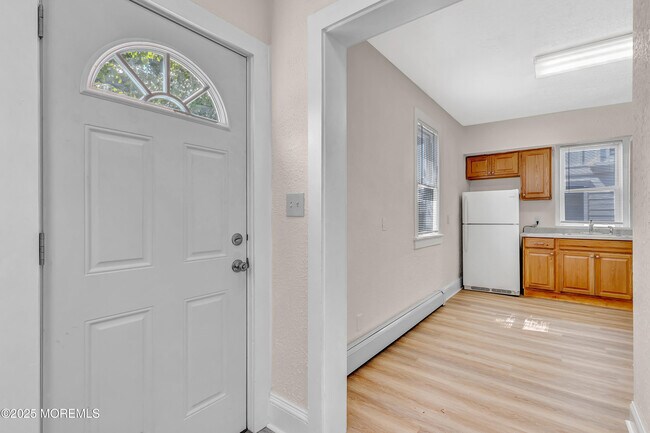 Building Photo - 203 13th Ave