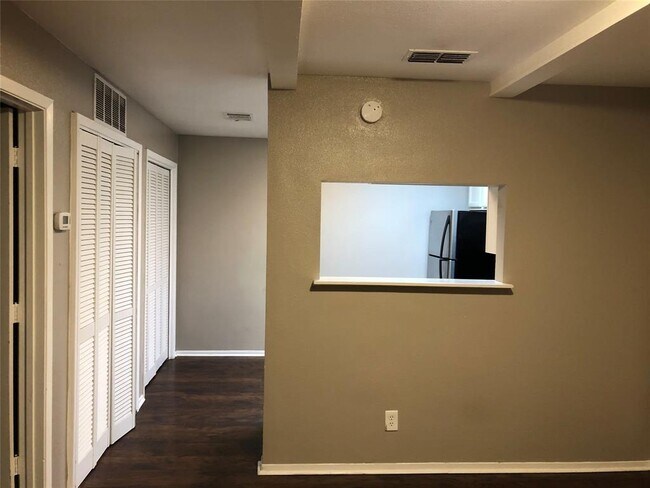 Building Photo - 1624 Aquarena Springs Dr