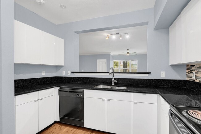 Building Photo - 204 E South St