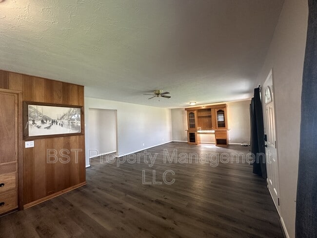 Building Photo - 8060 State St