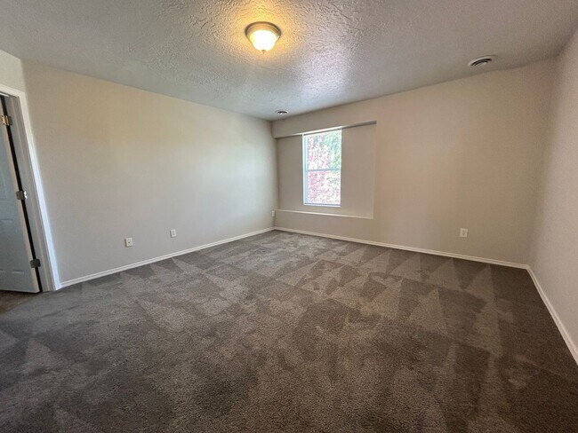 Building Photo - Discover Tranquil Living at Ariposa Park: 4BR, 2.5BA Home