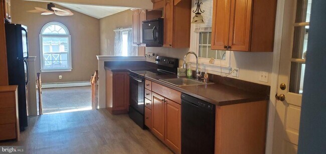 Building Photo - 345 Fir St