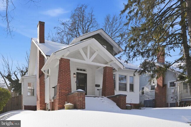 Building Photo - 1341 Franklin St NE