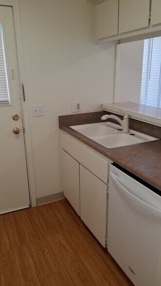 Building Photo - 1708 Sawyer Way