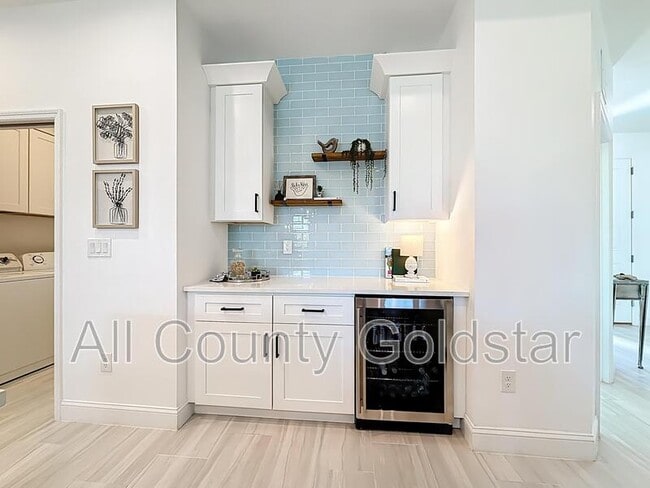 Building Photo - 6049 Higgins Ln