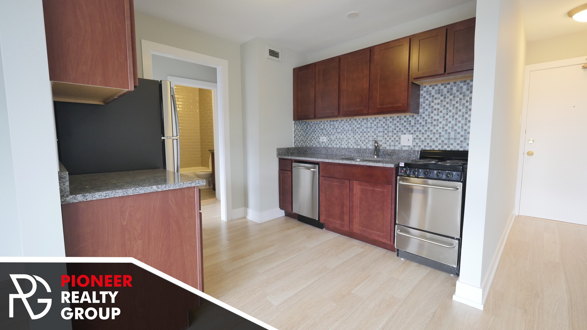 Building Photo - 429 W Wellington Ave