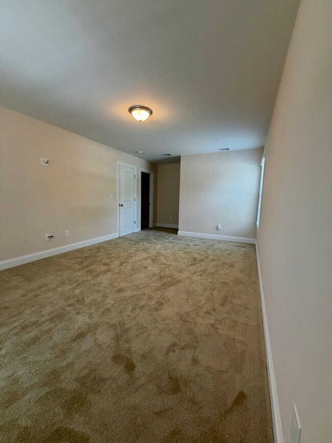 Building Photo - 497 Carnation Dr