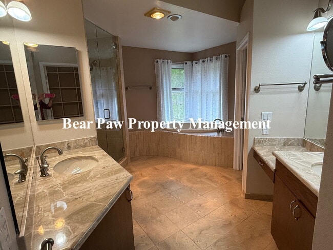 Building Photo - Beautiful Home in Riva Chase!