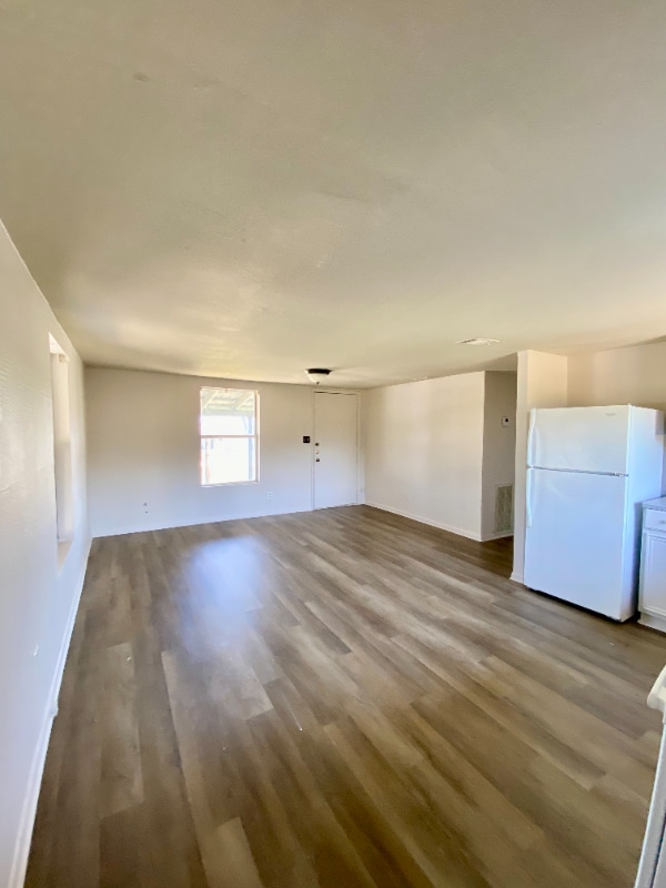 Building Photo - 415 Jasmine Ln