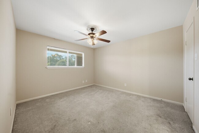 Building Photo - 15575 Marina Dr