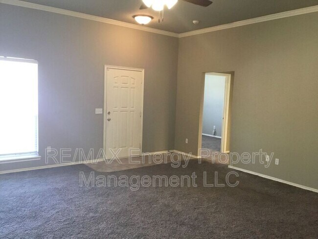 Building Photo - 408 N Willowood Dr