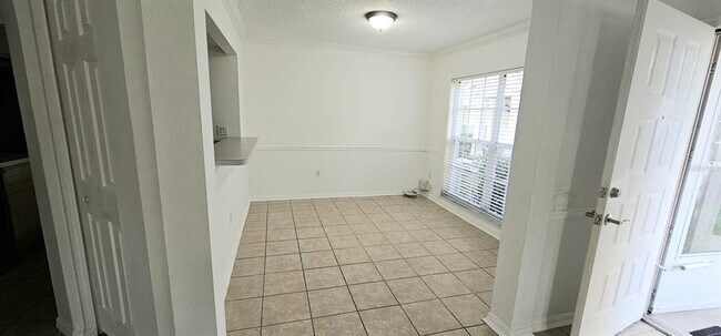 Building Photo - 641 Kensington Lake Cir